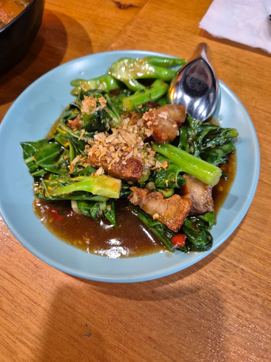 chinese broccoli with crispy pork คะน้าหมูกรอบ, ถั่วทอง TuaThong Thai Restaurant